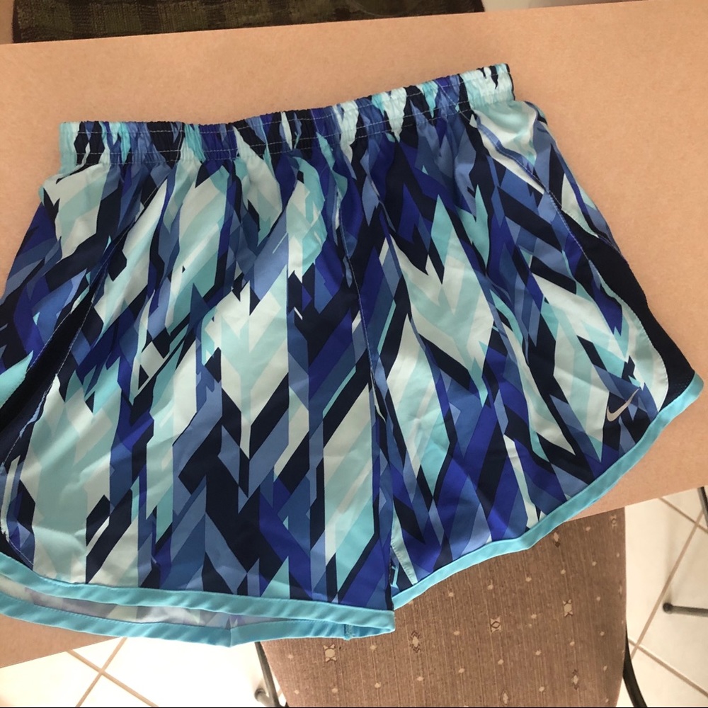 NWOT Nike kids blue patterned dry-fit shorts xl - Picture 1 of 4
